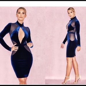 Hello looking for this dress in a size small-'Davila' Midnight Blue Velvet